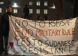 Londra, proteste di centinaia di manifestanti pro Sudan a Downing Street per accusare Emirati Arabi Uniti di complicità in genocidio con le RSF - VIDEO