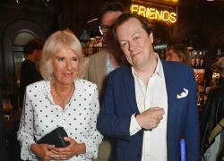 Tom Parker Bowles, figlio di Camilla, ha parlato della possibilità di ottenere un titolo nobiliare, ora che il suo patrigno, Carlo III, è il Re d'Inghilterra
