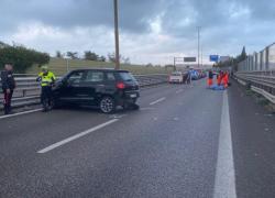 Bari, 25enne morto investito da un'auto mentre soccorreva un altro automobilista sulla statale 16, ferito un amico della vittima - VIDEO