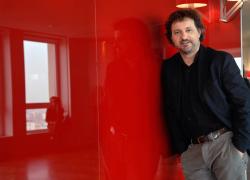 Ascolti tv ieri sera 2 novembre 2025, da Makari a 'Ti amo in tutte le lingue del mondo' a 'Le Iene presentano inside', lo scontro in prima serata