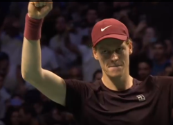 Masters 1000 Parigi, Sinner batte Auger Aliassime per 6-4, 7-6: con questa vittoria ritorna numero 1 al mondo - VIDEO match point