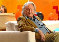 Addio a Giorgio Forattini, morto a 94 anni il “maestro della satira”, la prima vignetta nel 1974 dopo la vittoria del referendum sul divorzio 