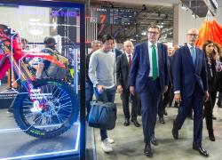 Eicma, al via l’82esima edizione: presenti 730 espositori, oltre 2mila marchi da 50 Paesi, attesi più di 600mila visitatori e incasso da €20mln
