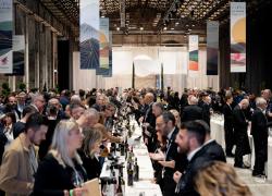 
L'Associazione Italiana Sommelier ha presentato a Firenze la Guida Vitae 2026 e l’evento "Vitae in deguSTAZIONE", 400 selezioni anche in inglese per i buyer esteri
