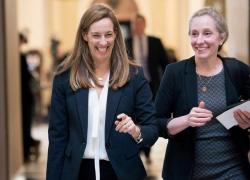 Usa, in Virginia e New Jersey elette prime governatrici donne, le dem Spanberger e Sherrill, Trump:  "Perso perché mio nome non era su schede elettorali"