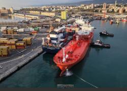 Edison e CMA CGM realizzano il primo bunkeraggio ship-to-ship di GNL a una nave portacontainer in Italia nel porto di Trieste