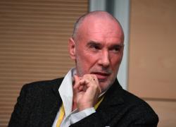 Diego Dalla Palma confessa: "Ho fatto un'orgia con 19 persone e sesso ovunque, in cabine telefoniche, bagni pubblici, parchi, cinema porno"