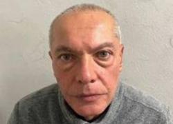 Accoltellamento in piazza Gae Aulenti a Milano, l’ammissione di Vanni: “Volevo colpire manager Unicredit, vendetta per licenziamento nel 2012”