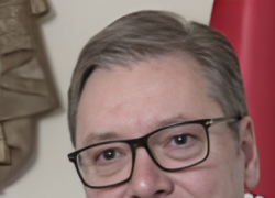 Serbia, un anno dopo Novi Sad: la protesta che sfida Vučić e mette a nudo la crisi del potere