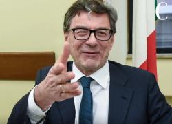 Giorgetti difende manovra 2026: “Massacrati da Istat, Bankitalia, Upb e CdC, abbiamo aiutato il ceto medio, chi guadagna 2000 euro al mese non è ricco”