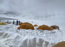 Nepal, rientrati a Kathmandu i 5 alpinisti di Como dati per dispersi nella valle del Khumbu: “Noi eravamo tranquillissimi, senza nessun tipo di problema”