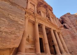 Viaggi religiosi e nuovi musei: il Ministro del Turismo della Giordania Emad Al-Hijazeen delinea la strategia di Amman per rilanciare i flussi nel paese