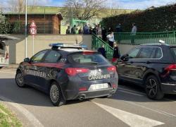 Soci (Arezzo), bimbo di 2 anni morto soffocato in un asilo nido, Leonardo Ricci è rimasto impigliato in un ramo con la felpa