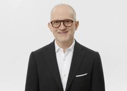 Burberry, primo semestre cresce del 2% e torna all’utile £19 milioni dopo la perdita di £41 milioni grazie alla Cina 