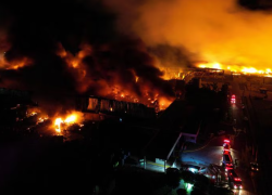 Buenos Aires, potente esplosione nella zona industriale, almeno 15 feriti e diversi ustionati, il sindaco: "Incendio enorme" - VIDEO