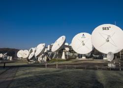 Davide Leone rafforza la presenza in SES oltre il 5% puntando sulla nuova strategia nella difesa e sulla crescita del 65% ottenuta nel 2025