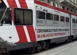Milano, sui tram lo spot provocatorio di Save Group alla ricerca di personale: “Cerchiamo elettricisti, ma ci sono solo creativi e modelle?”