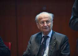 Addio a Maurizio Sella, morto l'ex presidente dell'omonima banca e della Federazione Nazionale dei Cavalieri del Lavoro, aveva 83 anni
