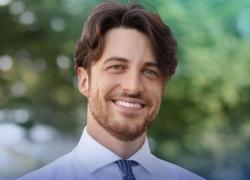 Alberto Stefani (cdx) eletto presidente della regione Veneto, battuto con il 64,39% il candidato di csx Giovanni Manildo (28,88%)