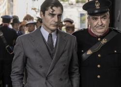 Il Commissario Ricciardi, anticipazioni ultima puntata stasera: Livia sospettata di omicidio, trovata con un'arma in mano accanto a un morto