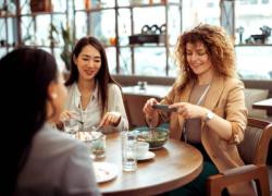 PERSONE ANORMALI - Episodio 37 - Quattro loschi di velluto grigio