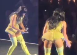 Katy Perry prende il cellulare di un fan e si inquadra sotto la gonna mentre balla durante il concerto: il VIDEO virale