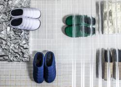 Trend Subu: comode calzature effetto puffer per scaldare e riposare i piedi, anche nudi, in inverno