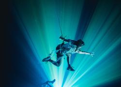 La Fura dels Baus torna a Milano con “SONS: Ser o No Ser”: immersione totale nell’Amleto del futuro
