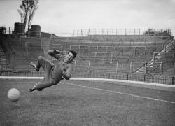 Addio a Lorenzo Buffon, morto a 96 anni per infarto l’ex portiere di Milan e Inter, con i rossoneri vinse 4 scudetti e 1 Coppa Latina