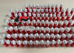 Napoli, 100 botti illegali per oltre 4kg di esplosivo trasportati in auto da 25enne incensurato; necessario l'intervento degli artificieri  