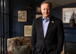 Uk, l’annuncio dell’ex premier 59enne David Cameron: “Ho un tumore alla prostata, sempre avuto paura di sentire quella parola”