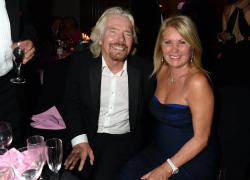 Uk, morta a 80 anni Joan Templeman, moglie dell'imprenditore miliardario Richard Branson, fondatore di Virgin Group