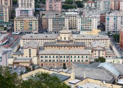 Genova, inchiesta sui microcellulari nel carcere di Marassi, tra gli indagati anche boss del clan Spada