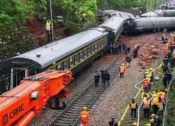 Cina, treno travolge operai durante “test su apparecchiature sismiche” in stazione Luoyang Town a Kunming: 11 morti e 2 feriti – VIDEO