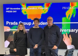 Prada - Versace, dopo i ricavi a €5 miliardi nel 2024 il gruppo punta ai €6 miliardi, ma stop alle acquisizioni per 3 anni