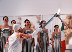 Milano-Cortina 2026, si accende la fiamma olimpica che arriverà il prossimo 6 febbraio nel capoluogo lombardo