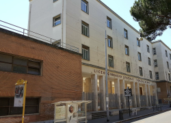 Roma, ‘Lista stupri’ con 9 nomi di studentesse sul muro del Liceo G Cesare, Valditarra: “Intollerabile, la scuola può intervenire con nuove norme"