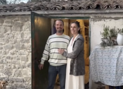 Famiglia nel bosco, i genitori Catherine e Nathan accettano casolare gratis di Armando Carusi,  depositato il reclamo contro l’allontanamento dei figli