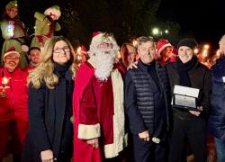 Natale a Forte dei Marmi, la tradizionale accensione dell’albero natalizio al pontile. Riconoscimento ai bagnini che hanno salvato vite umane