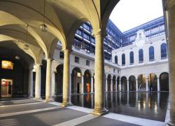 Genova, picchiava i figli perché avevano fame e non la facevano chattare con gli amici, trentenne a processo