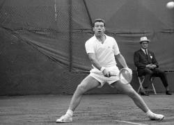 Addio a Nicola Pietrangeli, morto a 92 la leggenda del tennis italiano, vinse una Coppa Davis nel 1976 da capitano e 2 Roland Garros