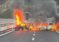 Calabria, assalto a portavalori su A2 tra Scilla e Bagnara, furgone bloccato da due auto incendiate sulla carreggiata, rapinati €2mln - VIDEO