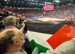Bandiera Palestina durante Olimpia-Tel Aviv, multa di 200€ per consigliere regionale Lombardia Paladini: “Esposta per 10 secondi, farò ricorso”