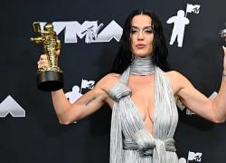 Katy Perry contro "il vecchio disabile" Carl Westcott: cronaca allucinata di un sogno immobiliare andato a schiantarsi