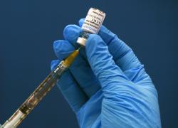 Vaccino Covid, “Persone non considerate vaccinate nei primi 14 giorni post inoculazione”, in quel periodo massimo picco di mortalità - LO STUDIO dell’Università di Torino