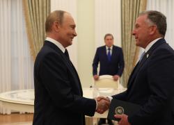 Incontro tra Putin, Witkoff e Kushner a Mosca, sul tavolo il piano di pace per l'Ucraina, consigliere russo Dmitriev: "Giorno importante"