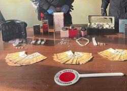 Genova, arrestata la banda del buco che aveva svaligiato una gioielleria, traditi dall'auto in leasing