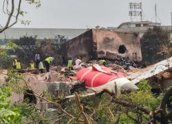 Aereo Air India precipitato, la denuncia dall’Uk dopo rimpatrio salme: “Corpi saturi di formalina, messa a rischio salute di nostri medici legali”