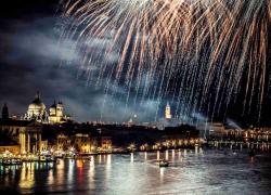 Natale con i fiocchi tra stelle e la raffinatezza dell’Hilton Molino Stucky di Venezia 
