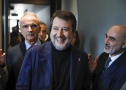 Armi all'Ucraina, Salvini frena ancora su forniture: "Basta alimentare la corruzione a Kiev, e gli asset russi vanno restituiti a Mosca"